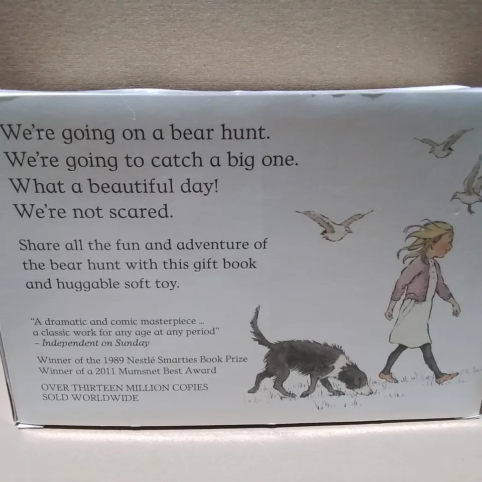 LOT OF 8 BRAND NEW GOING ON A BEAR HUNT BOOK AND TOY GIFT SETS