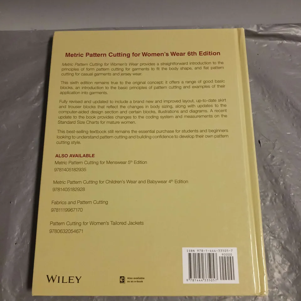 METRIC PATTERN CUTTING FOR WOMEN WEAR 6TH EDITION - WINIFRED ALDRICH