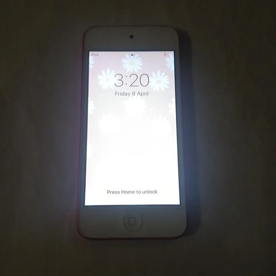 APPLE IPOD TOUCH 6TH GENERATION - PINK