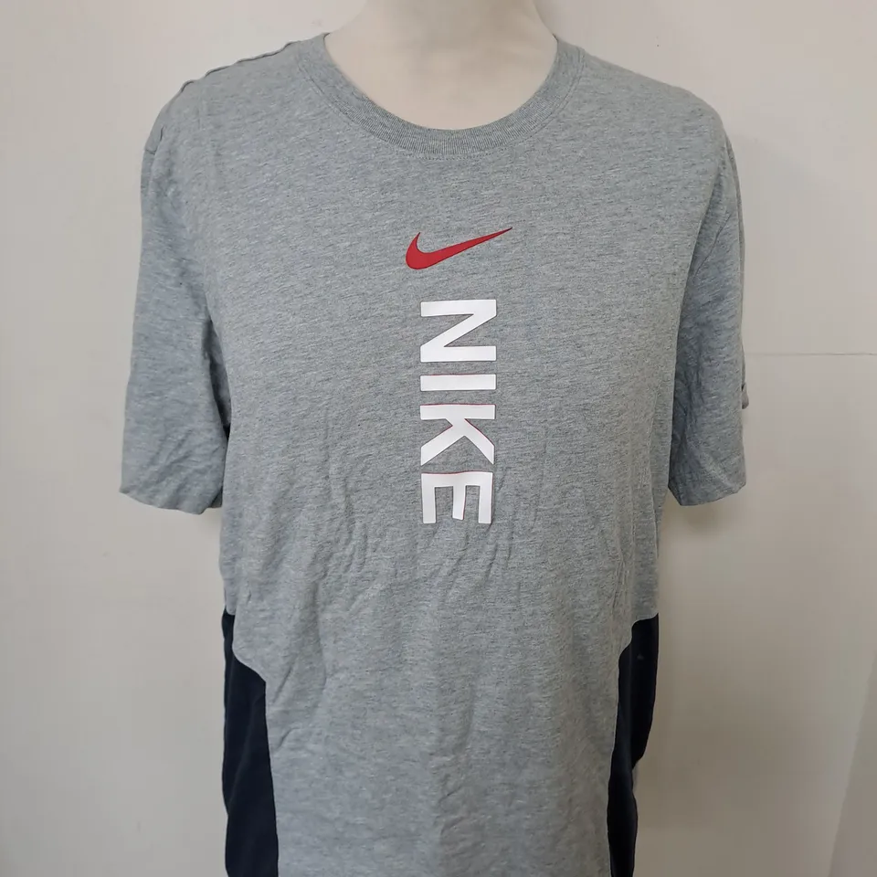 NIKE GRPAHIC T-SHIRT SIZE M
