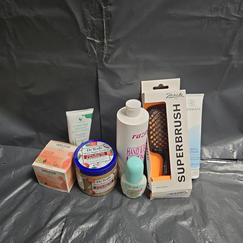 APPROXIMATEY 20 ASSORTED HEALTH AND BEAUTY PRODUCTS TO INCLUDE - DR TEALS SHEA SUGAR SCRUB - MERWAVE WAVE CREAM - FENJAL ANTIPERSPIRANT - ETC