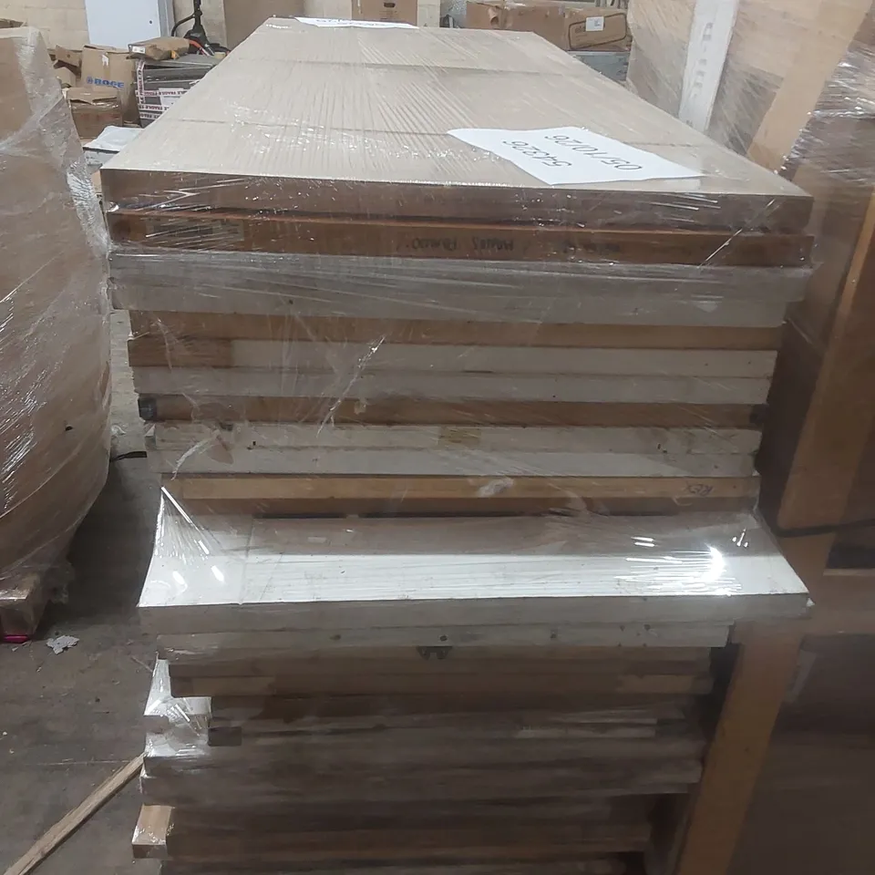 PALLET CONTAINING APPROXIMATELY 40x MIXED INTERNAL DOORS