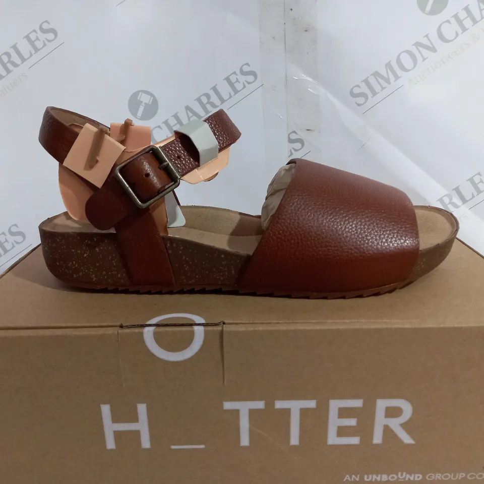 BOXED HOTTER CONWY 1 RAISED TAN SANDALS - UK 6 