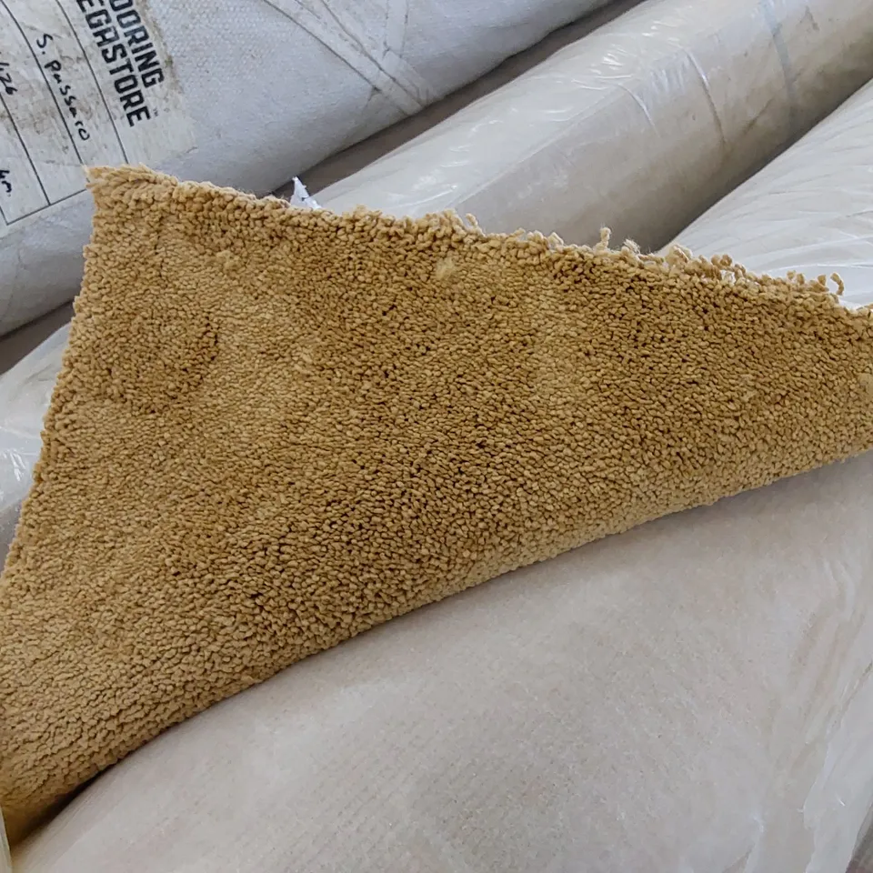 ROLL OF QUALITY SOPHISTICAT GOLD CARPET // SIZE: APPROXIMATELY 4 X 4m
