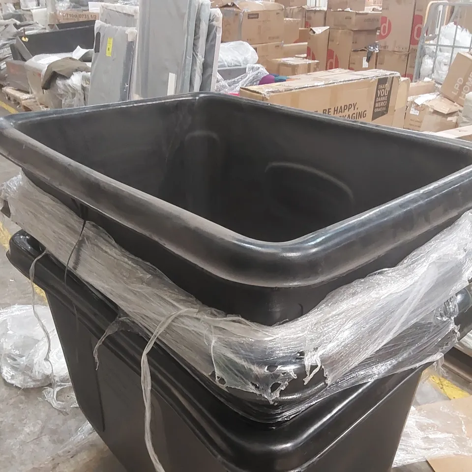 SET OF 3x RUBBERMAID LARGE PLASTIC STORAGE CONTAINERS