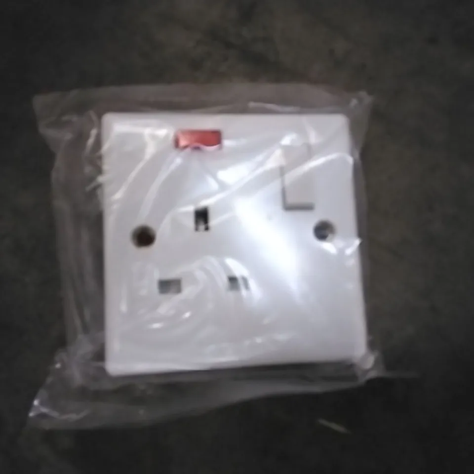 PALLET OF APPROXIMATELY 4806 13A SINGLE SWITCHED SOCKETS 