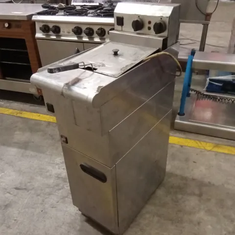 PARRY A89777 SINGLE TANK ELECTRIC FRYER ON PEDESTAL