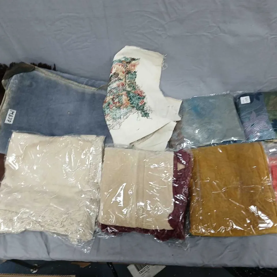 BOX OF APPROXIMATELY 15 ASSORTED HOME FABRIC ITEMS