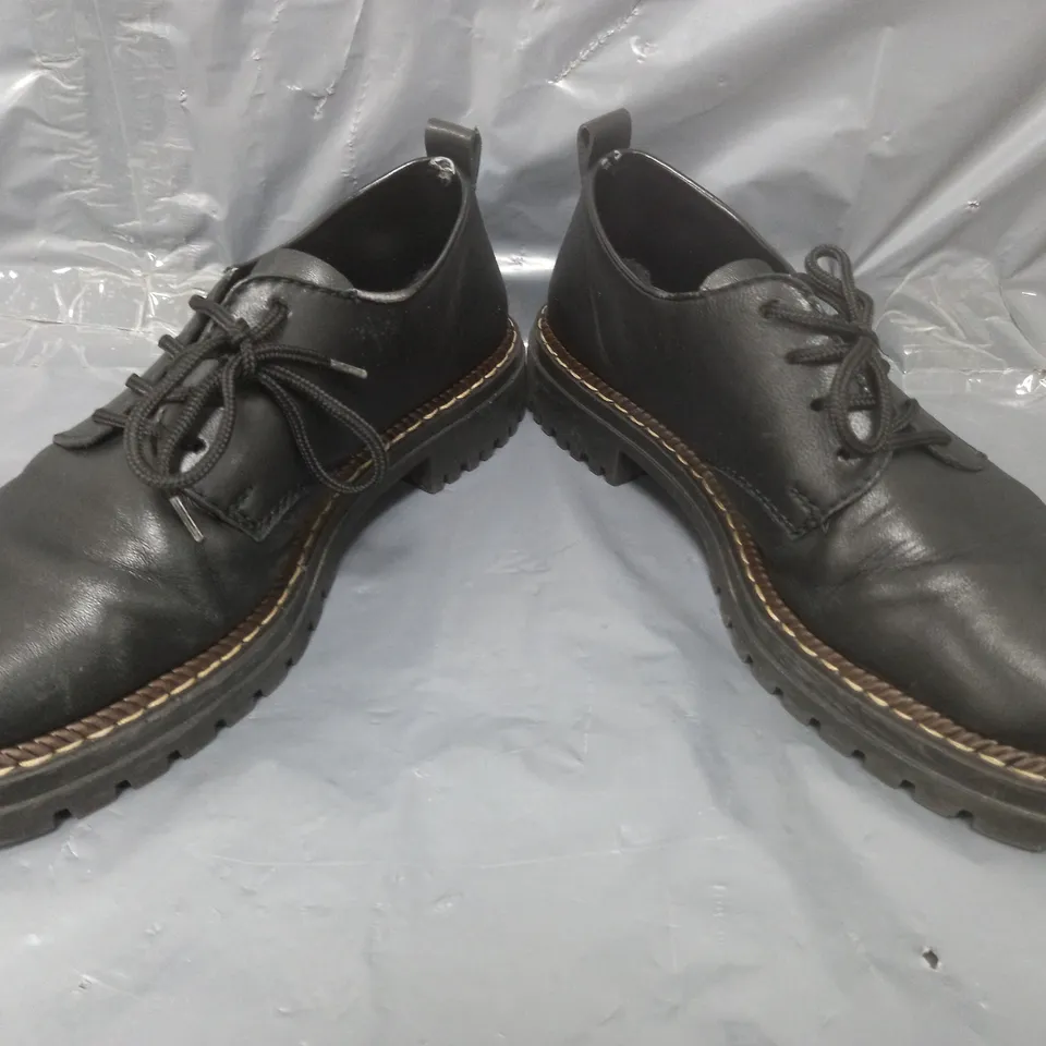 BOXED PAIR OF RIEKER LACE UP SHOES IN BLACK SIZE 6