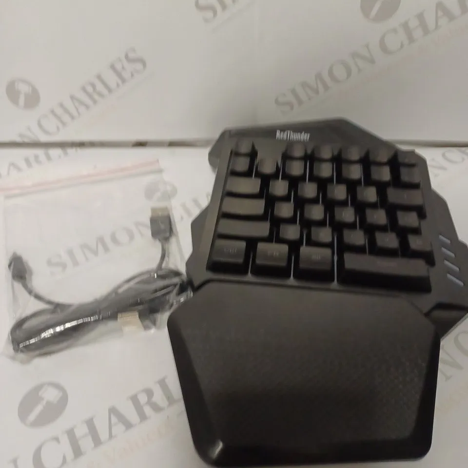 SINGLE-HANDEDLY G60 GAMING KEYBOARD