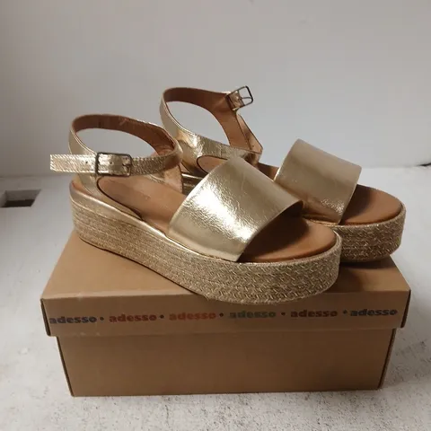 ADESSO GOLD METALLIC PLATFORM SANDALS - 7