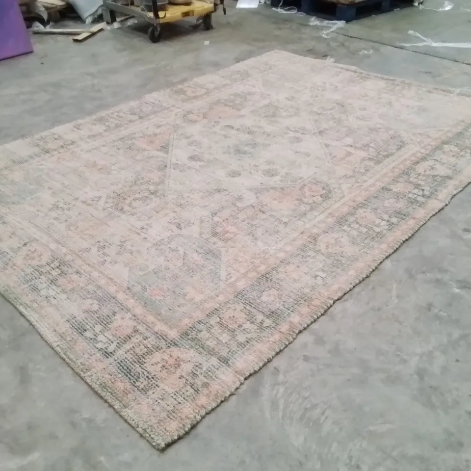 QUALITY DESIGNER AREA RUG - APPROXIMATELY 300X210CM