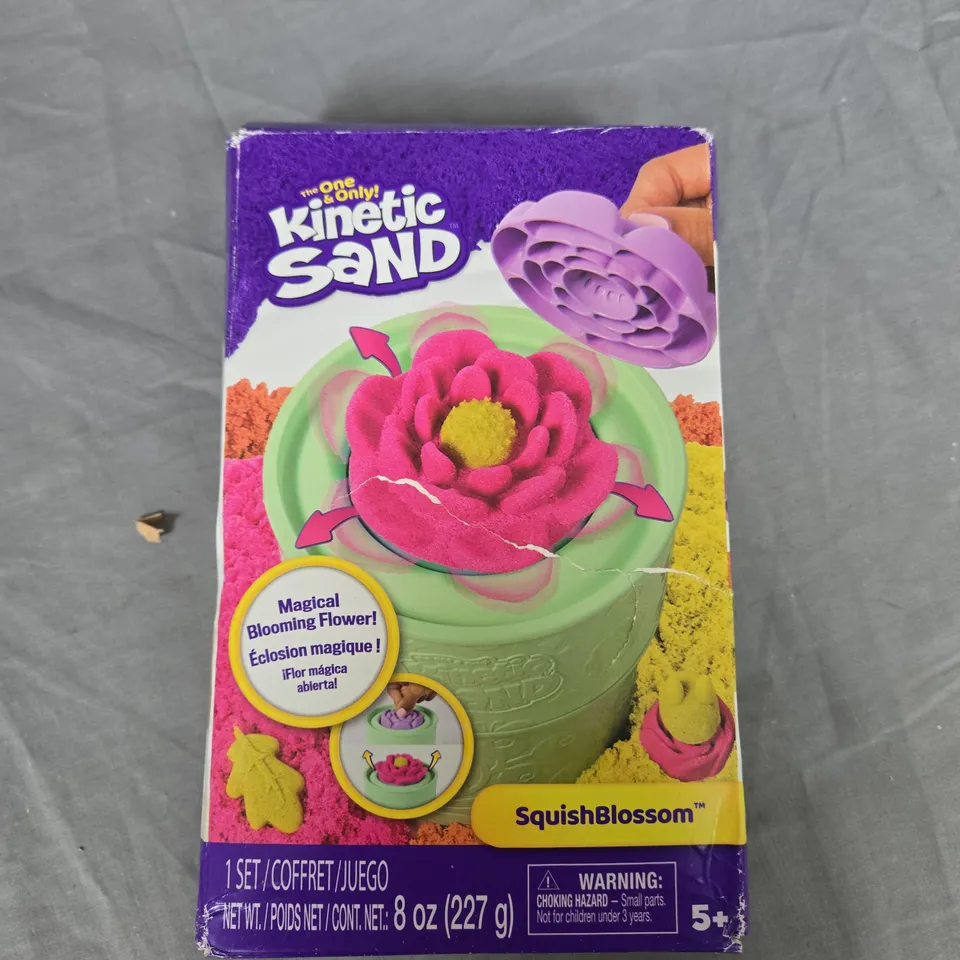 KINETIC SAND SQUISHBLOSSOM SET – 8 OZ (227 G) BOXED