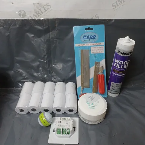 BOX OF APPROXIMATELY 20 ASSORTED HOUSEHOLD ITEMS TO INCLUDE RAZER SAW SET, TILL ROLLS AND ALL PURPOSE CLEANER