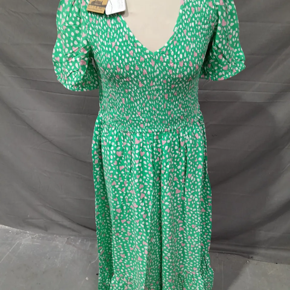 SUGARHILL BRIGHTON PAXTON MIDI SHIRRED V-NECK DRESS IN GREEN ANIMAL LOVE HEART SIZE 10