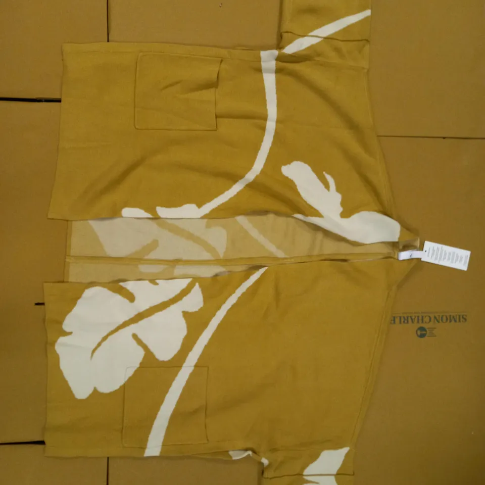 BOX OF APPROXIMATELY 4 BRAND NEW MARLA WYNNE PATTERNED LEAF CARDIGAN 