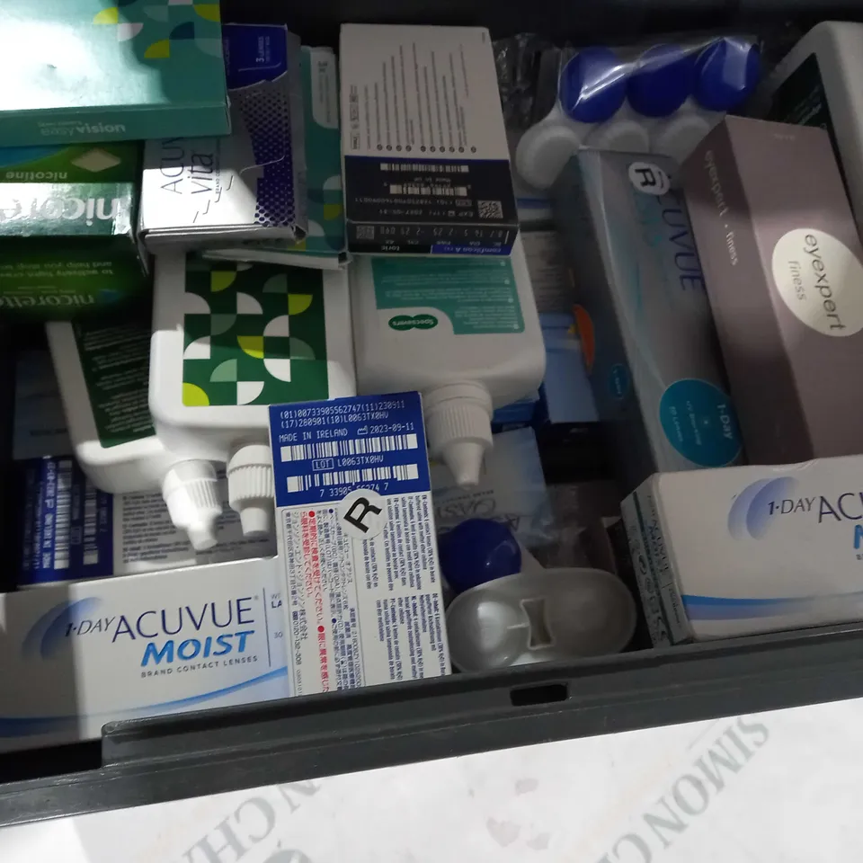 APPROX 20 HOUSEHOLD ITEMS TO INCLUDE EASYVISION SOLUTION, CONTACT LENS CASES, EYEXPERT