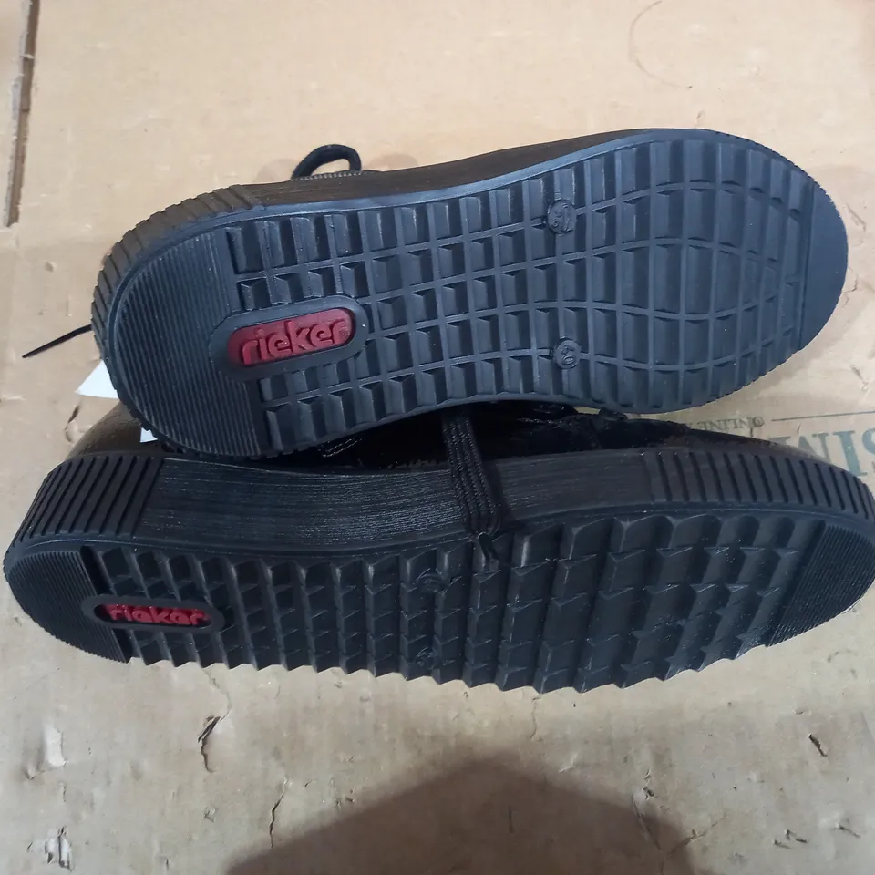 RIEKER HI TOP TRAINER CUFF SIZE 6.5