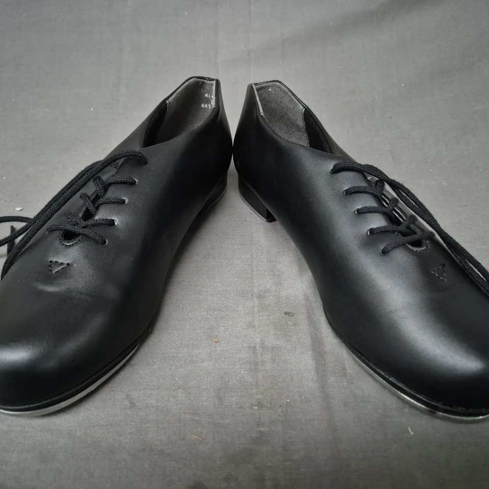 BOXED PAIR OF CAPEZIO TAP DANCING SHOES IN BLACK SIZE 7.5