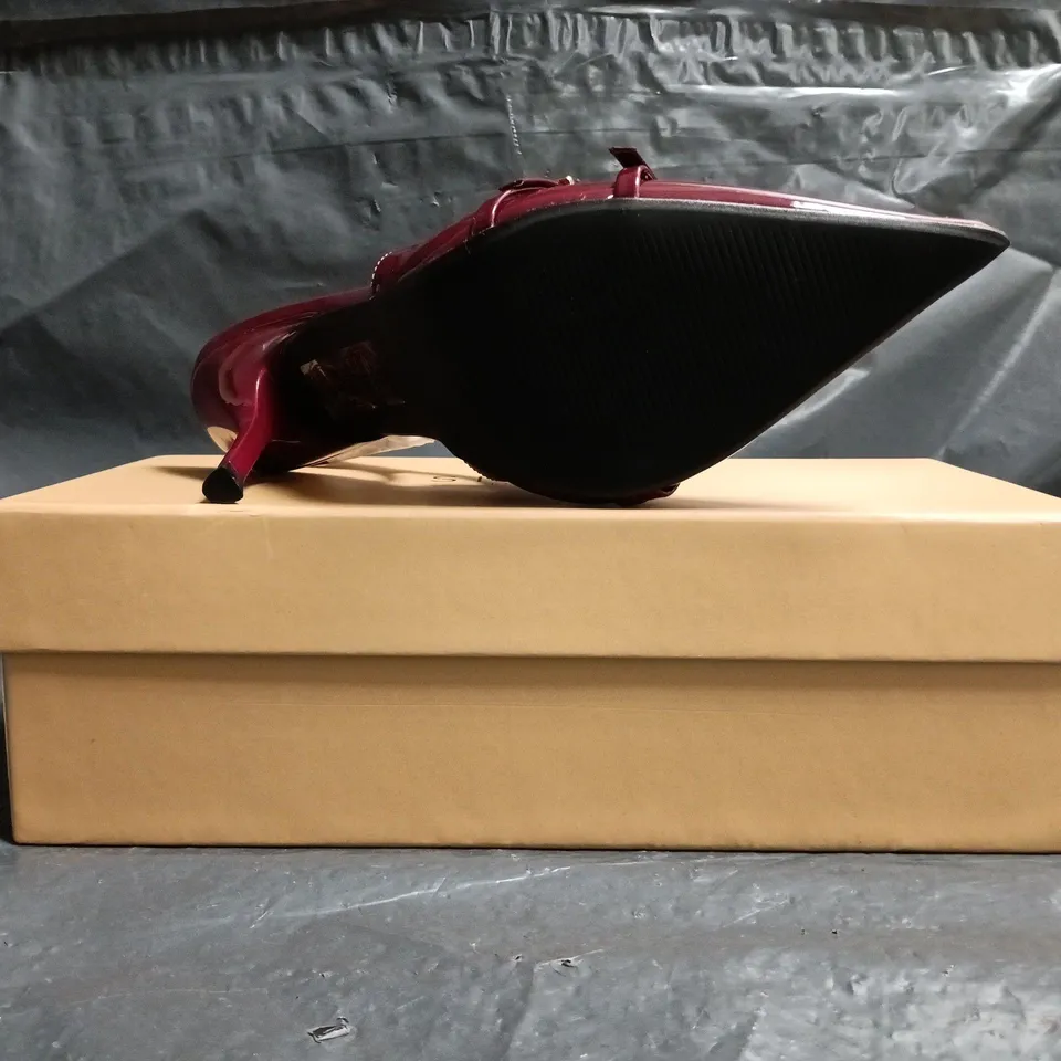 BOXED PAIR OF SIMMI LONDON POINTED TOE STILETTO HEELS IN MERLOT RED SIZE UK 4