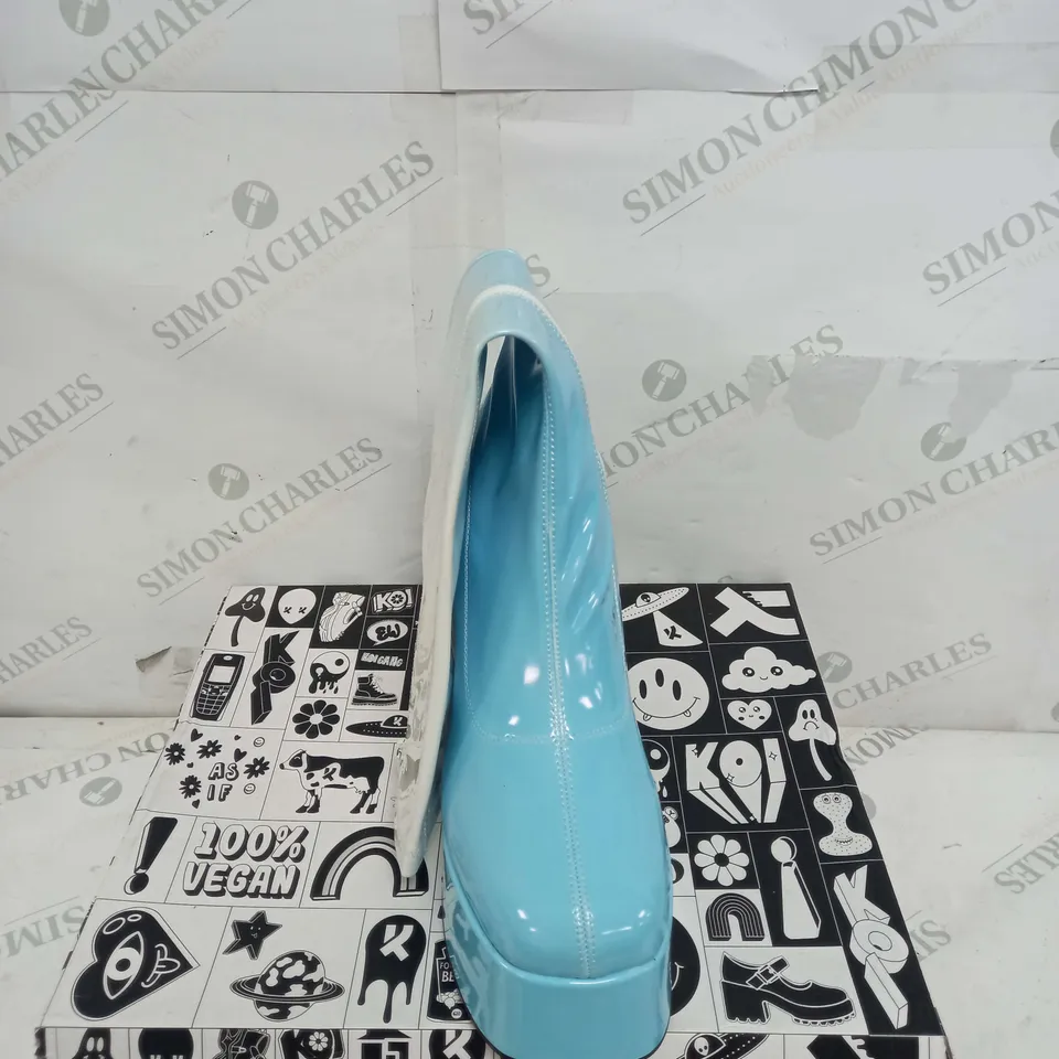 BOXED PAIR OF KOI FOOTWEAR BUBBLEGUM BURST HEELED LONG BOOTS IN BLUE OMBRE PATENT - SIZE 8