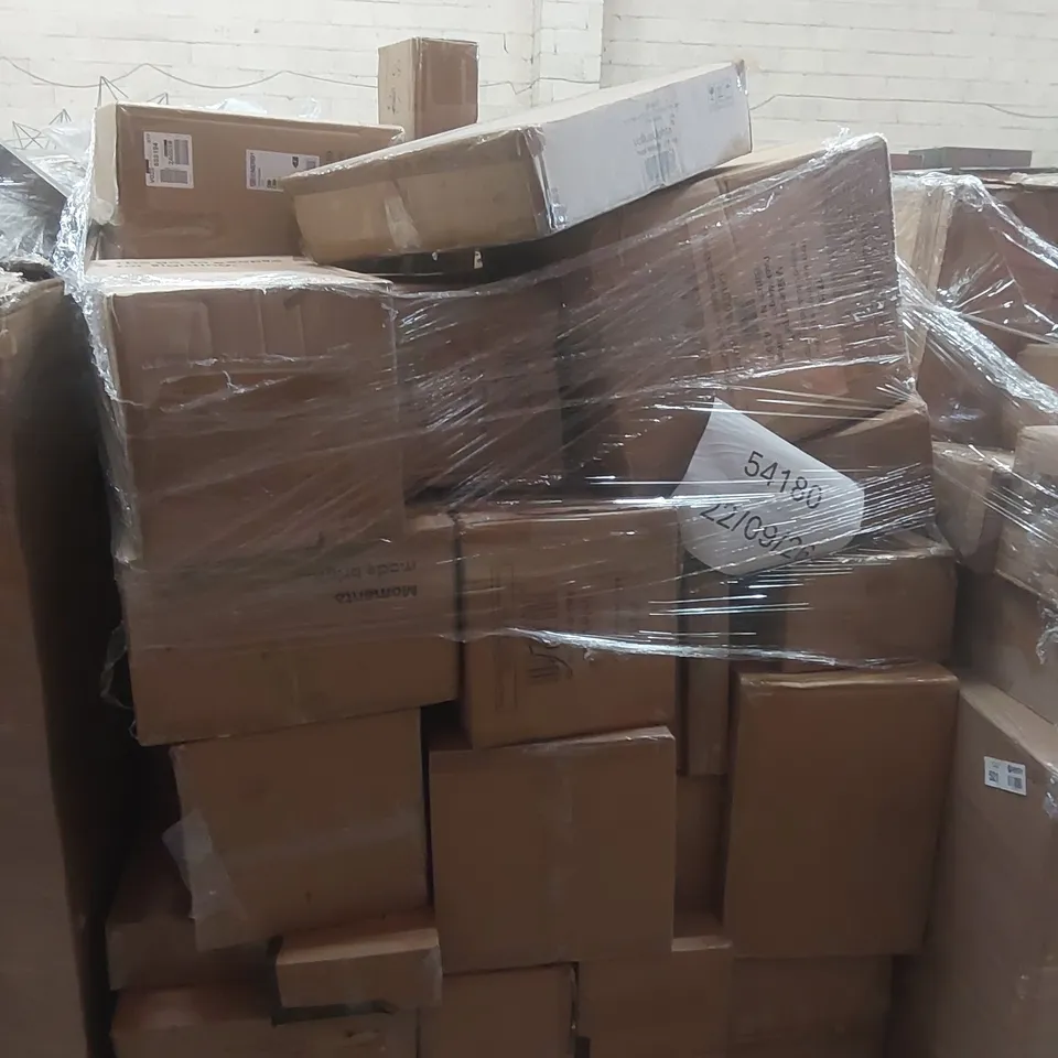 PALLET CONTAINING A VERY LARGE QUANTITY OF ASSORTED DESIGNER LIGHTING PRODUCTS