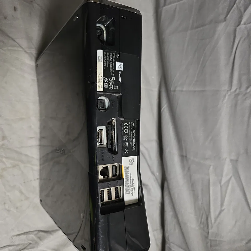 XBOX 360 S CONSOLE – BLACK