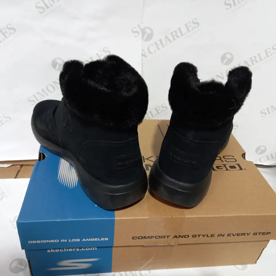 BOXED PAIR OF SKECHERS BLACK WINTER BOOTS  - SIZE 6