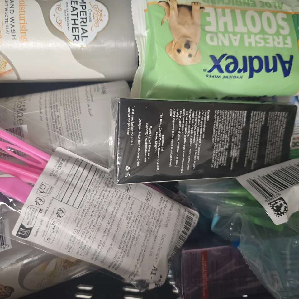 APPROXIMATELY 12 ASSORTED COSMETIC ITEMS INCLUDING VARIOUS MAKES AND BRANDS - COLLECTION ONLY
