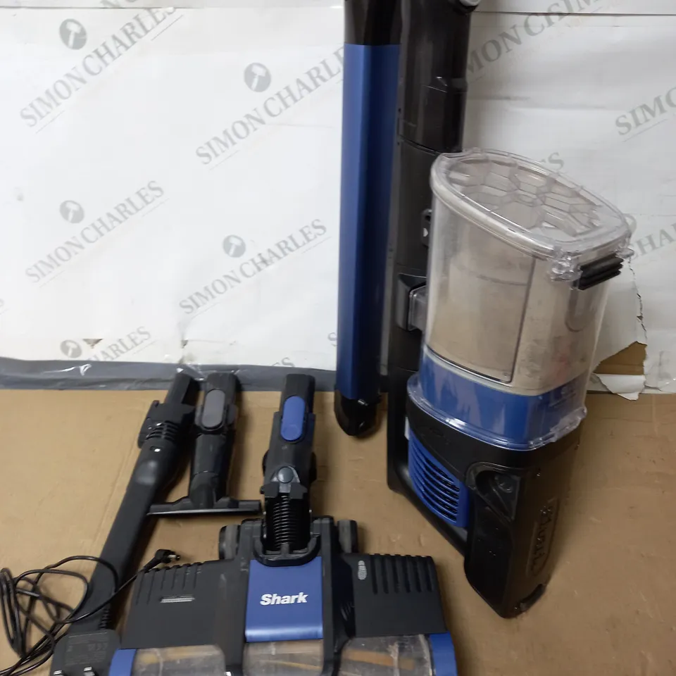 BOXED SHARK ANTI HAIR WRAP CORDLESS VACUUM CLEANER IZ202UK