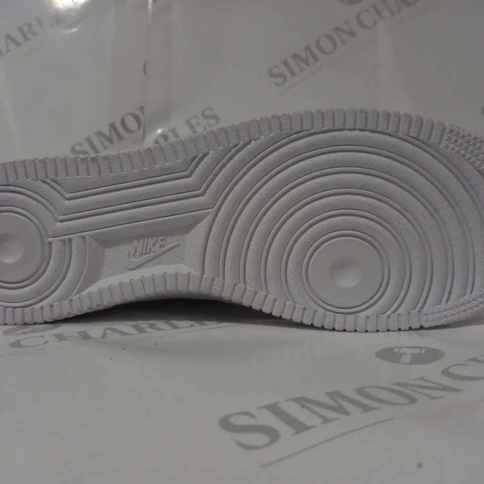 PAIR OF NIKE AIR FORCE 1 SHOES IN WHITE UK SIZE 8.5