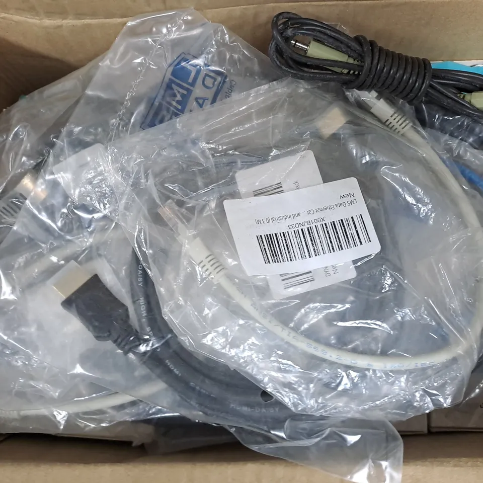APPROXIMATELY 12 ASSORTED ELECTRICAL ITEMS TO INCLUDE EXTERNAL USB CD-ROM, WIRED MOUSE, VIDEO ADAPTOR, ETC