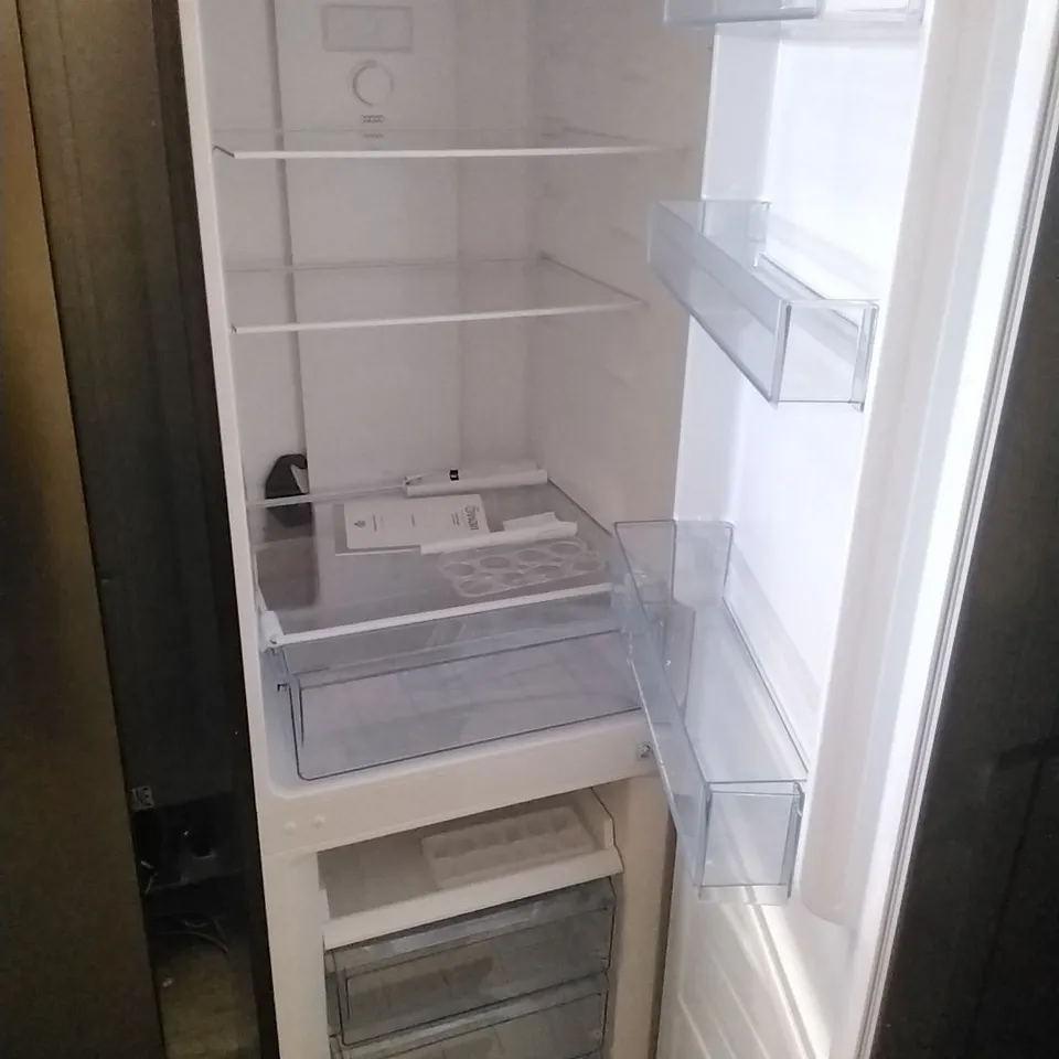 SWAN
SR15690B 48CM WIDE, 144CM HIGH, 50/50 SPLIT COMPACT FRIDGE FREEZER - BLACK