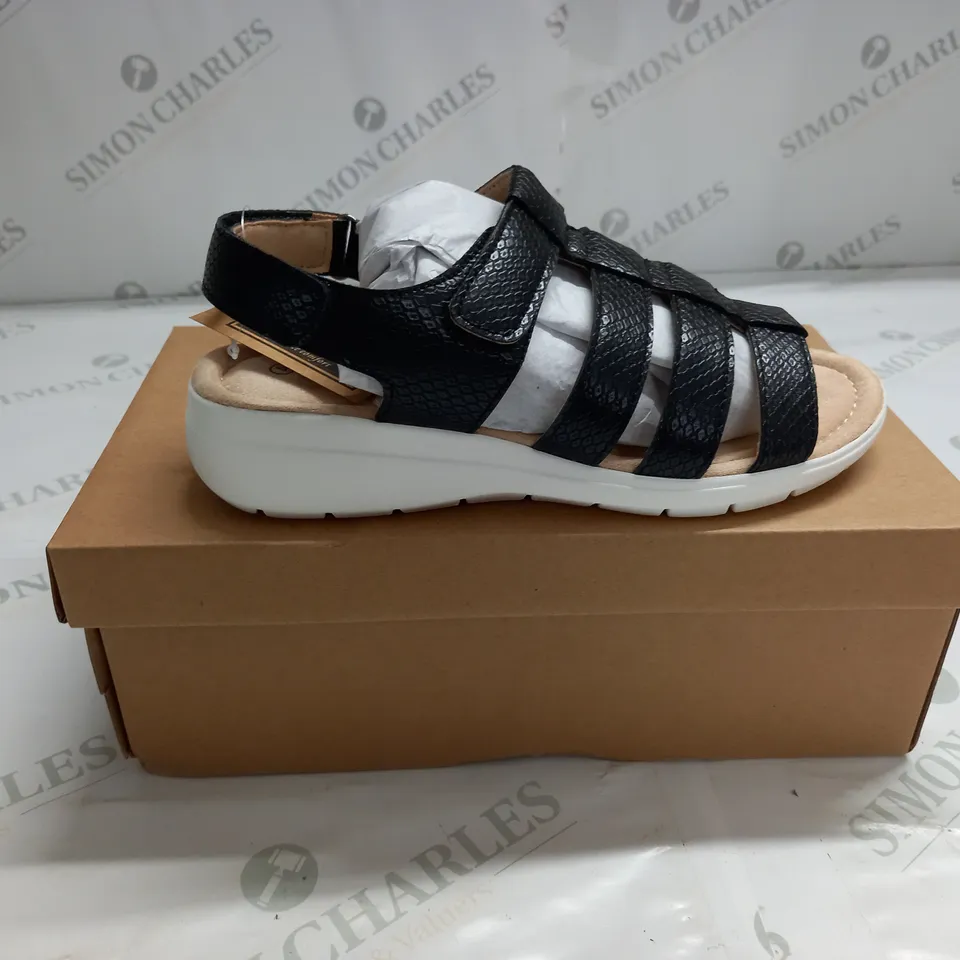 BOXED PAIR OF CUSHION WALK STRAPPY BLACK SANDALS - SIZE 4