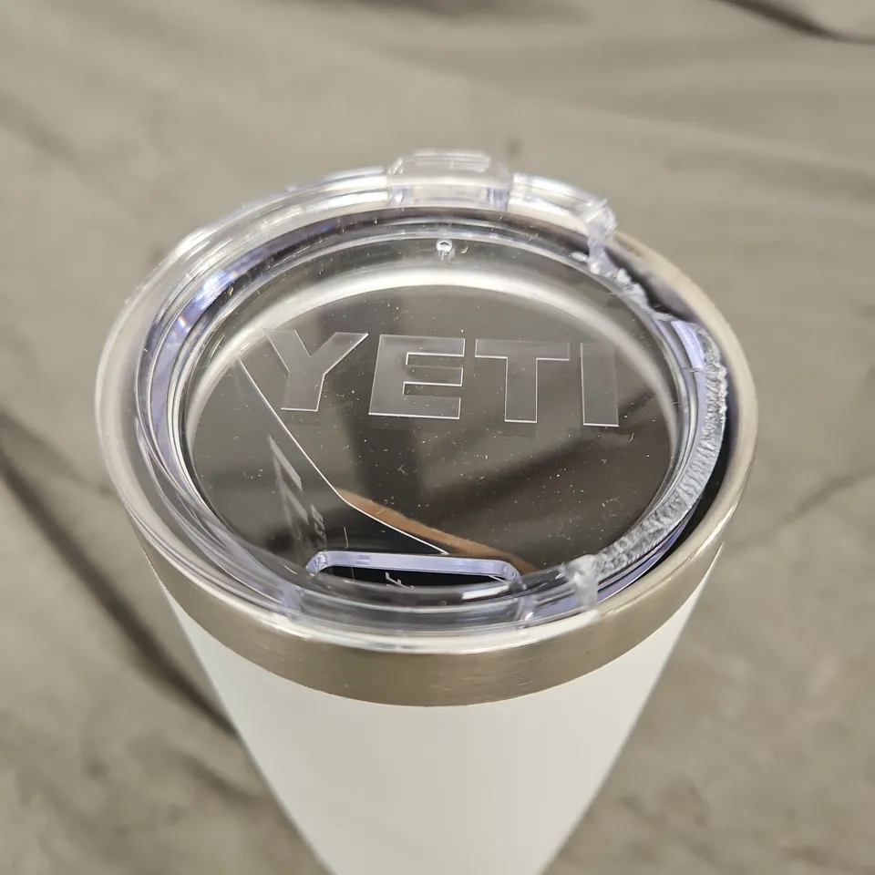 YETI DRINKS CONTAINER IN WHITE