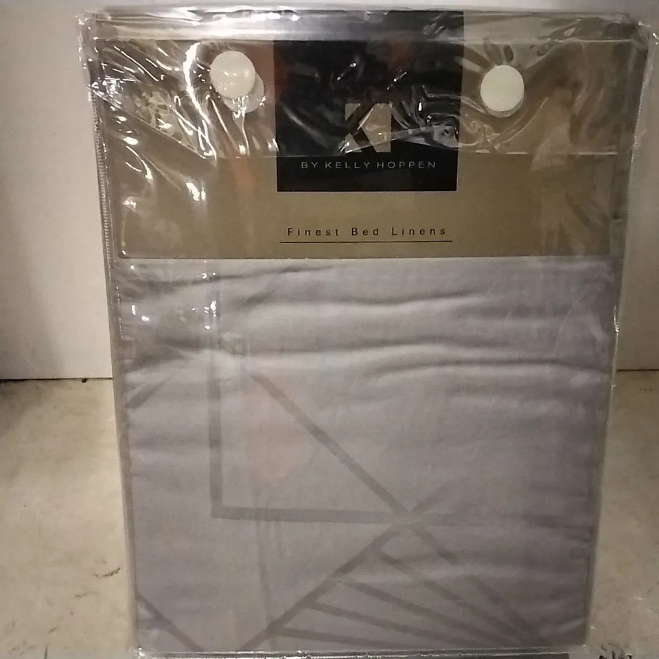 BRAND NEW KELLY HOPPEN DUVET SET ,GREY  , KING SIZE 
