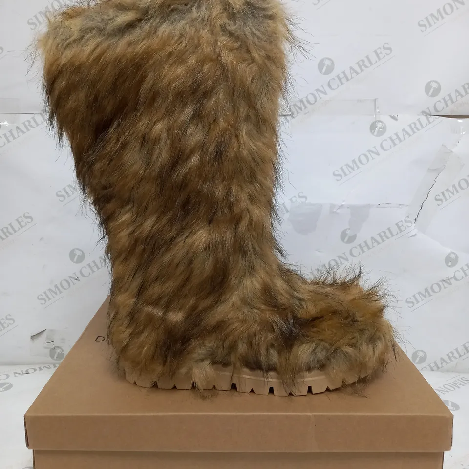 BOXED PAIR OF DAISY STREET FUR BOOTS - UK 6