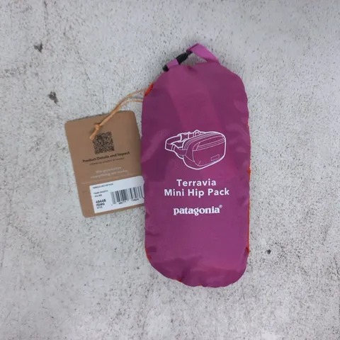 PATAGONIA TERRAVIA MINI HIP PACK IN FADED MAGENTA - ONE SIZE