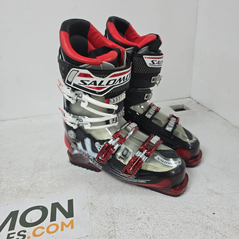 SALOMON SKI BOOTS – SIZE 27.5 (MONDOPOINT) – BLACK/RED