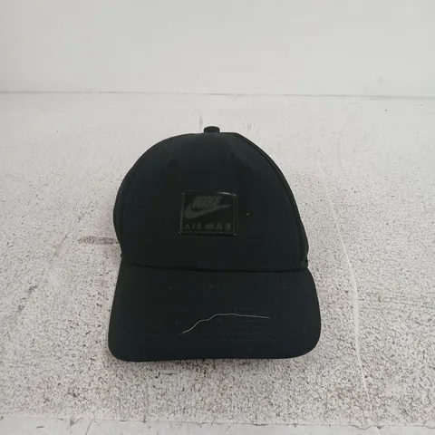 NIKE AIR MAX CAP – BLACK BASEBALL HAT
