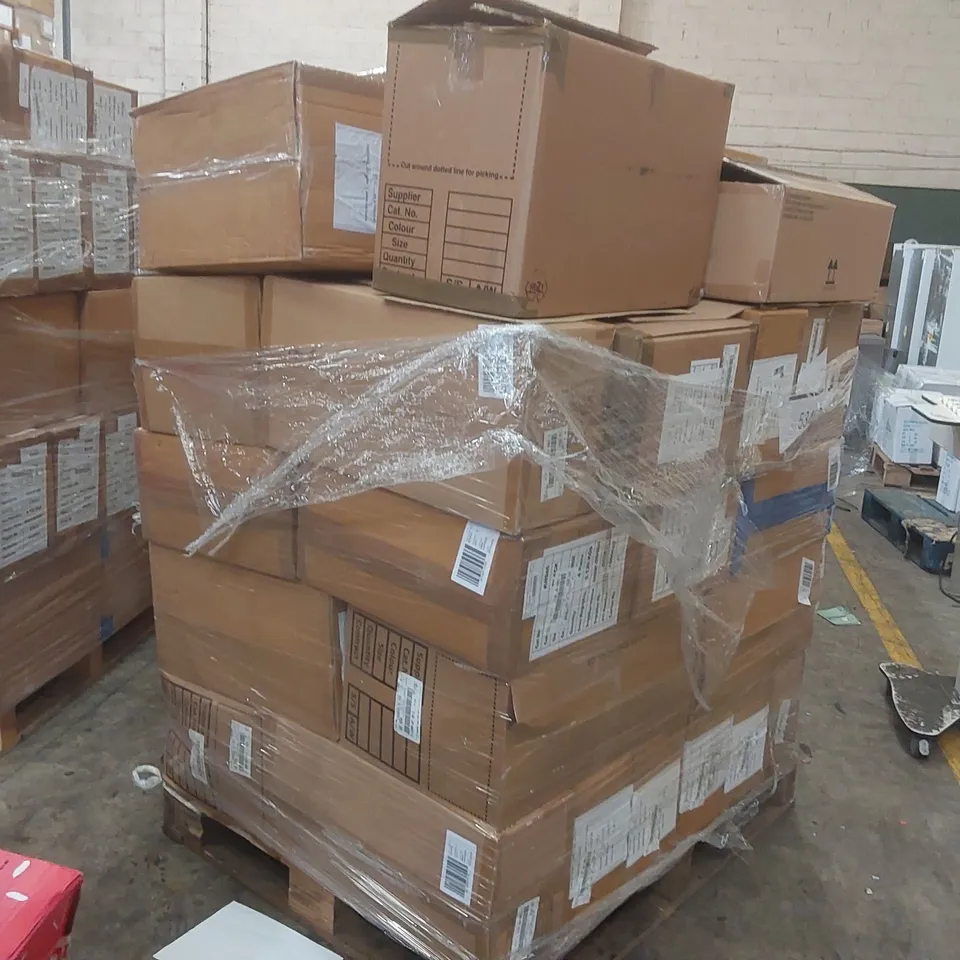 PALLET CONTAINING APPROXIMATELY 310x BRAND NEW ASSORTED DESIGNER CLOTHING ITEMS INCLUDING: SIMPLY BE METALLIC TROUSERS, WIDE LEG TROUSERS, JD WILLIAMS TEXTURED SHIRTS ECT