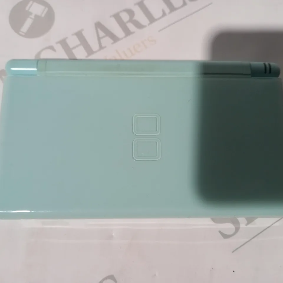 NINTENDO DS LITE USG-001 HANDHELD GAMES CONSOLE IN LIGHT BLUE