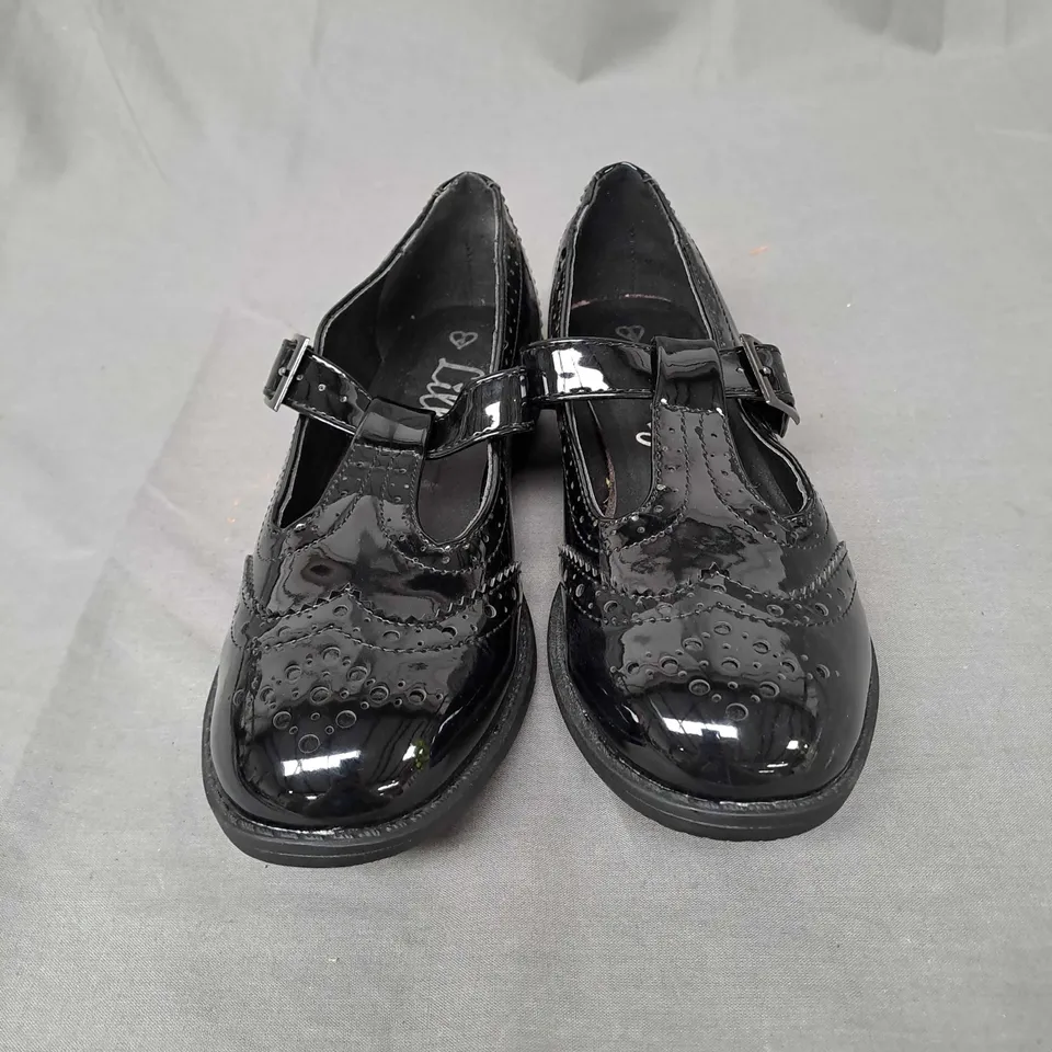 BOX OF APPROXIMATELY 12 PAIRS OF GIRLS SCHOOL SHOES IN BLACK - VARIOUS SIZES