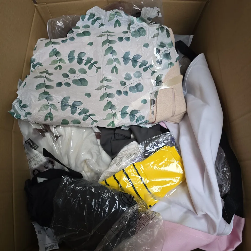 APPROXIMATELY 25 ASSORTED CLOTHING AND FASHION PRODUCTS IN VARIOUS STYLES AND SIZES - COLLECTION ONLY