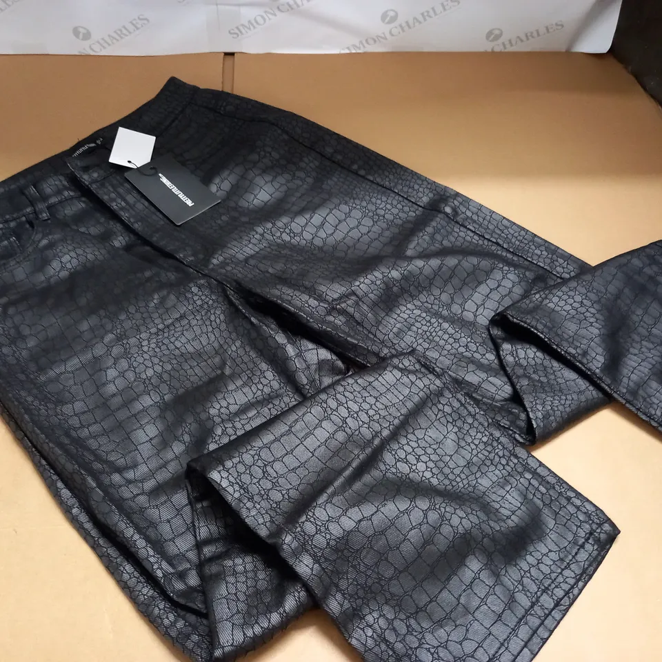 PRETTYLITTLETHING BLACK CROC PRINT COATED DENIM STRAIGHT LEG JEANS - UK 12