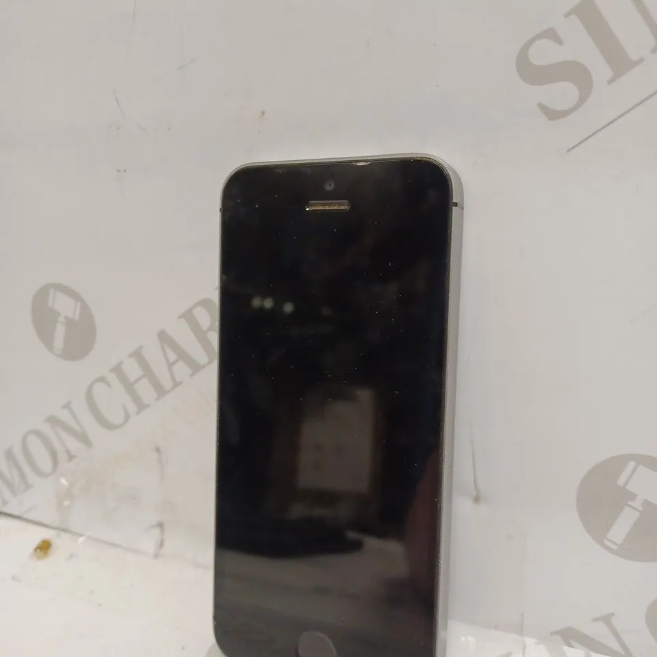 APPLE IPHONE SE SMARTPHONE 