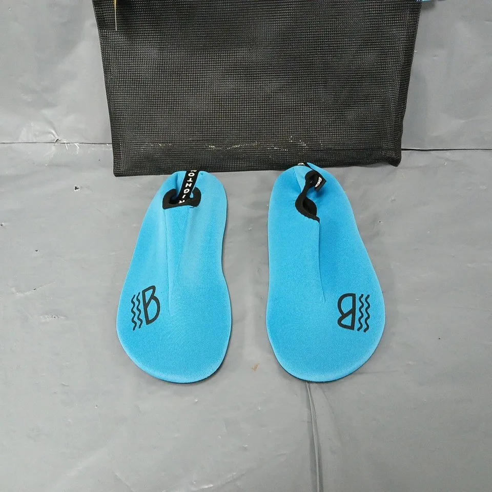 BAGGED PAIR OF BRIGHTONWATERSHOES NAVY 42/43 