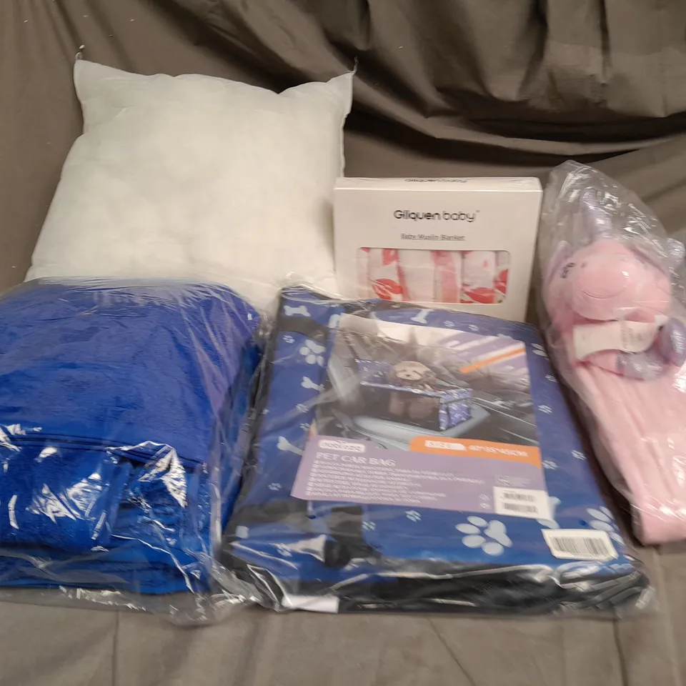 LARGE BOX OF ASSORTED HOUSEHOLD ITEMS TO INCLUDE TOWELS, CUSHIONS AND MUSLIN BLANKETS