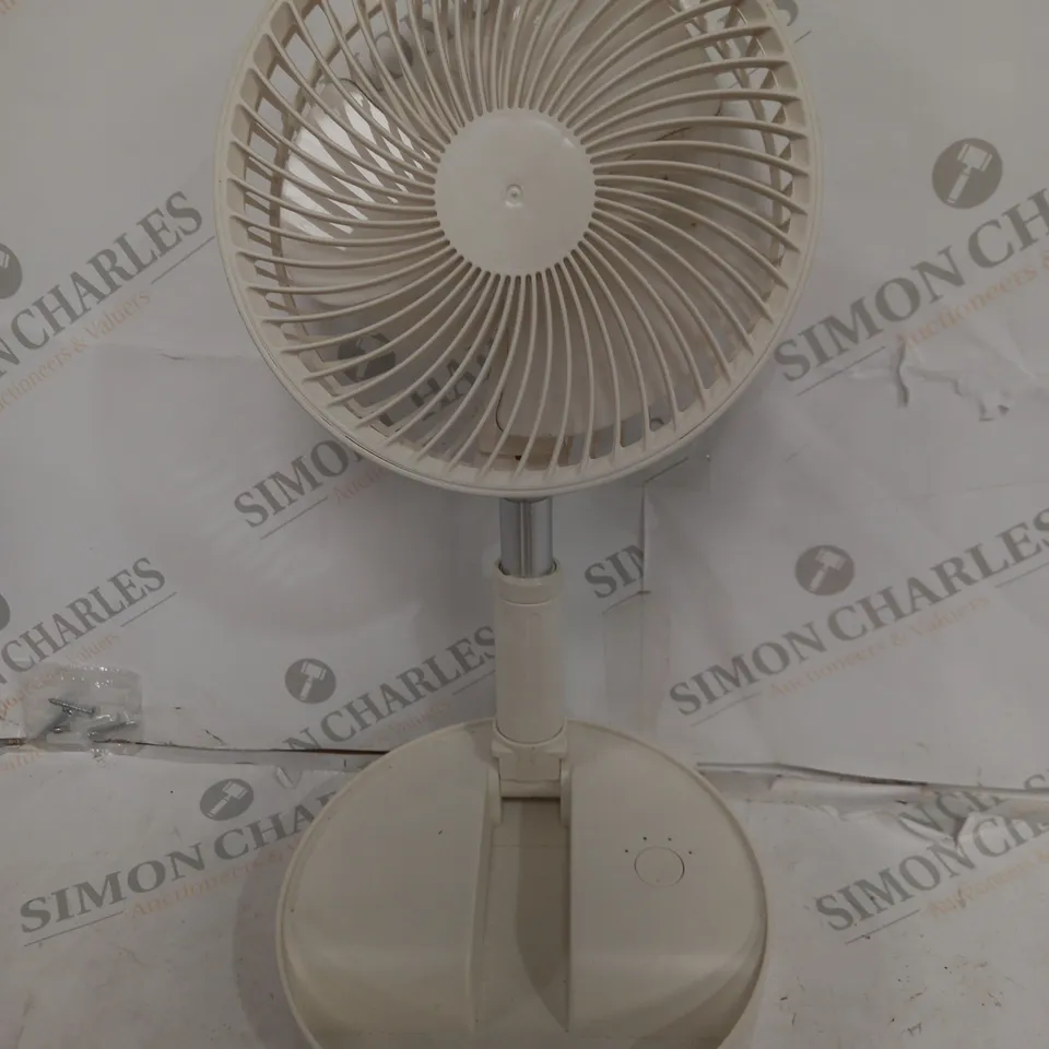 PORTABLE FOLD FAN IN WHITE
