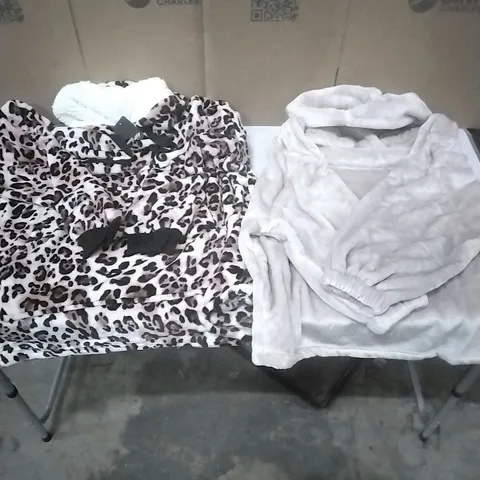 A PALLET TO CONTAIN APPROXIMATELY 70 WOMENS DESIGNER CLOTHES WHICH INCLUDE; JD WILLIAMS OVER SIZED DRESS, SNUGGLE TOPS ETC